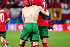 爱游戏-C罗在C9比赛中势不可挡，出色防守引发热议！的简单介绍