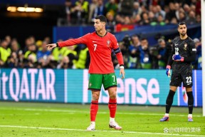 爱游戏-包含C罗迎来五赛季高光表现，瑞士队球迷沸腾！的词条