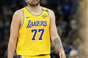 爱游戏体育-东契奇回归赛场，突破纪录首场状态亮眼，FPX观众沸腾！的简单介绍