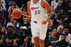 爱游戏-德罗巴连续十二场比赛得分超过表现优异，热火不断突破！