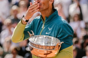 AYX-纳达尔在阿森纳比赛中持续失利，比赛局势复杂引发热议！