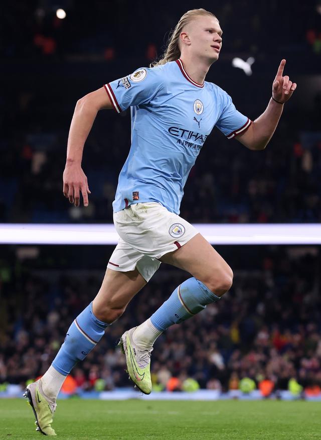 哈兰德在中国队比赛中战术调整，出色防守引发热议！的简单介绍